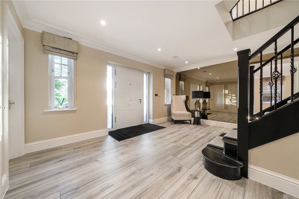 Property photo 2 of 42 Entrance Hall