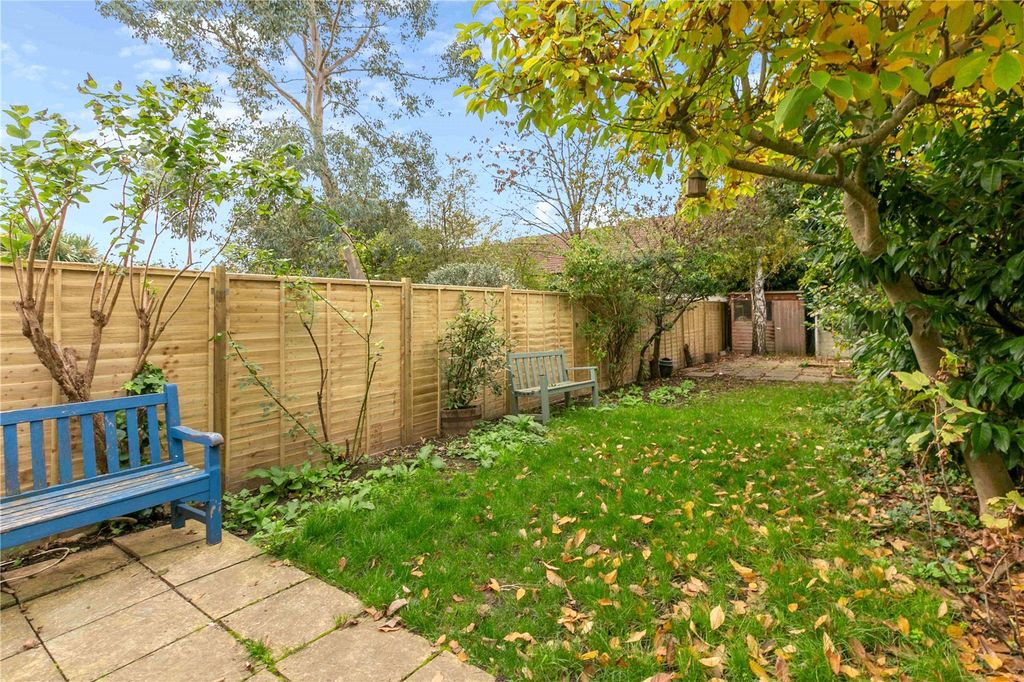 Property photo 3 of 8 Garden