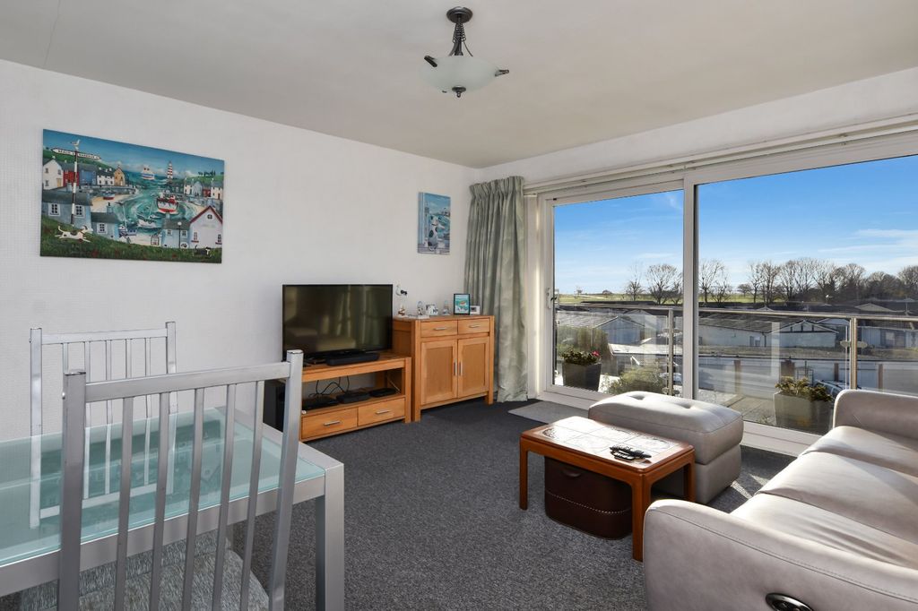 Property photo 2 of 29 Picture No. 32