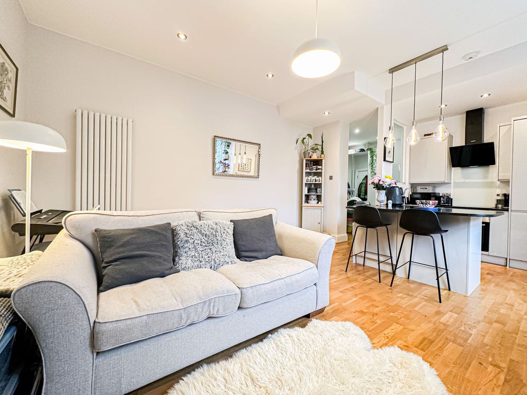 Property photo 3 of 15 Photo 4