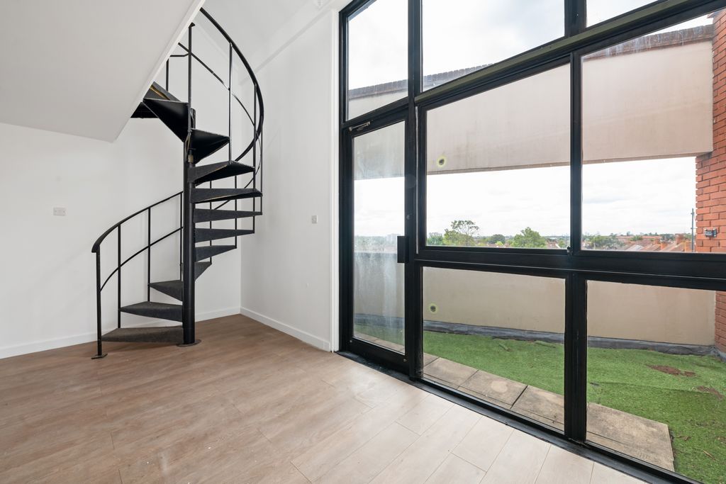 Property photo 2 of 8