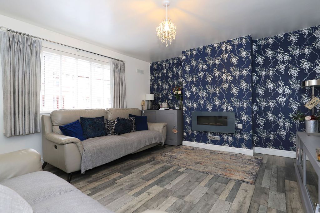 Property photo 3 of 21