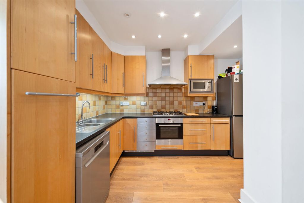 Property photo 2 of 12 Kitchen