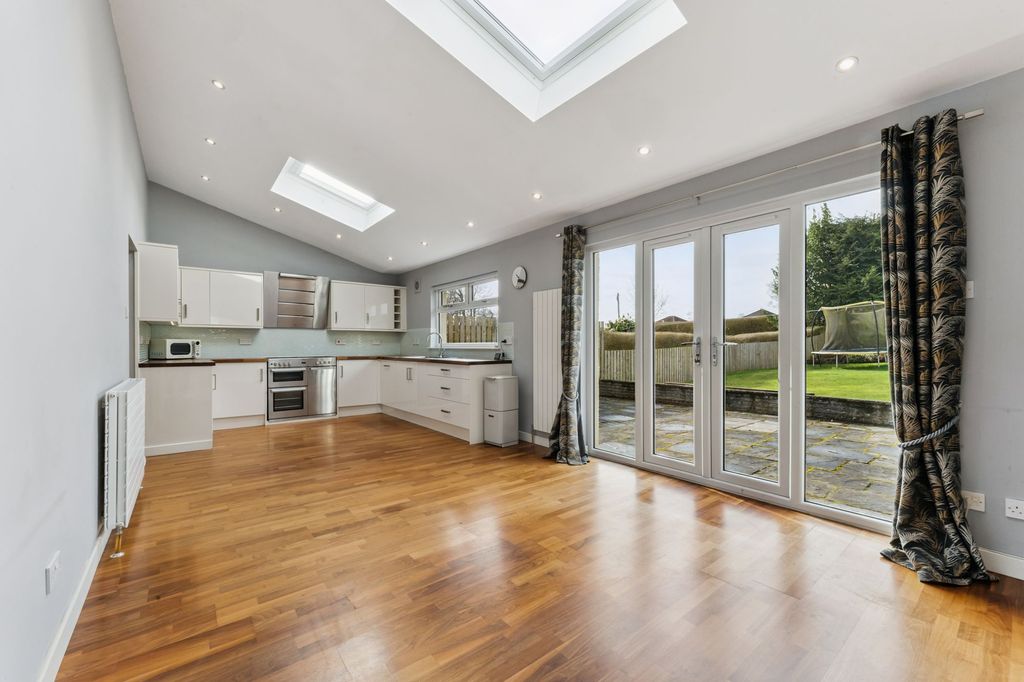 Property photo 3 of 26