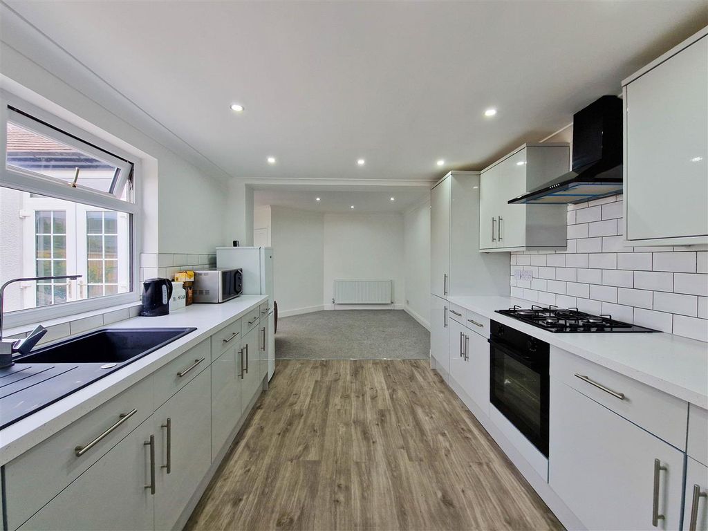 Property photo 1 of 11 Luxury Kitchen