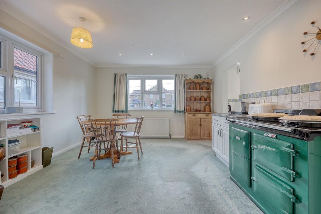 Property photo 3 of 20 Breakfast Room