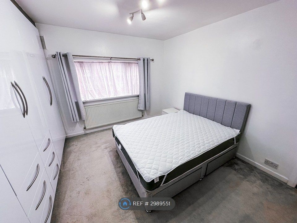 Property photo 1 of 17 Bedroom 3