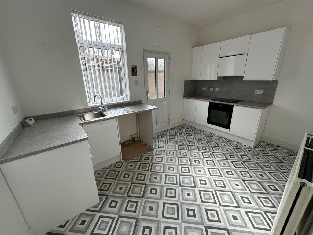 Property photo 3 of 8 Kitchen