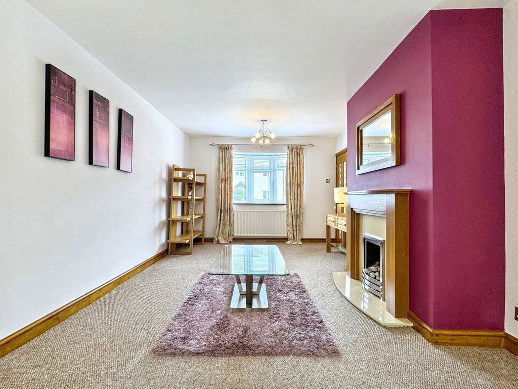 Property photo 2 of 25