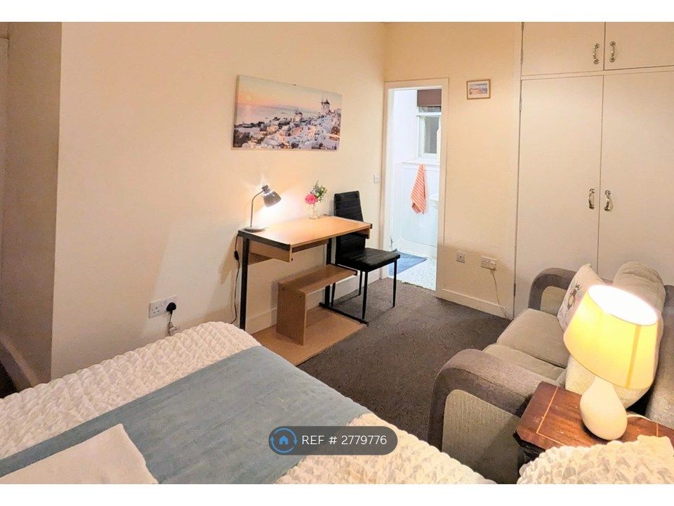 Property photo 2 of 8 Room 1 - Ensuite Double