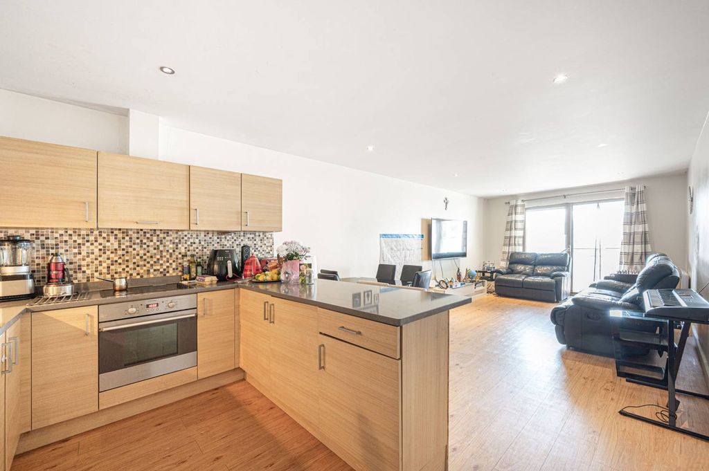 Property photo 1 of 8