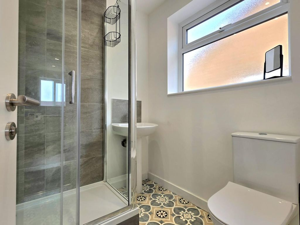 Property photo 3 of 7 Bathroom