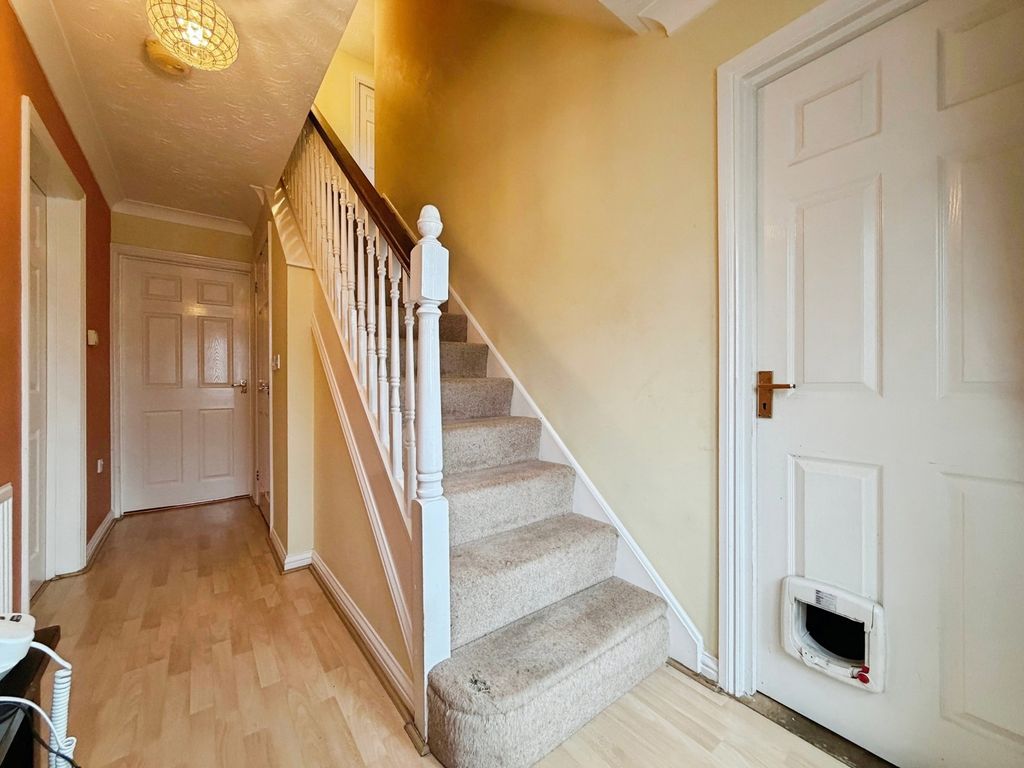Property photo 2 of 21 Entrance Hall