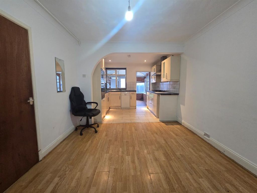 Property photo 3 of 11 Whatsapp Image 2025-12-16 At 14.32.54.Jpeg