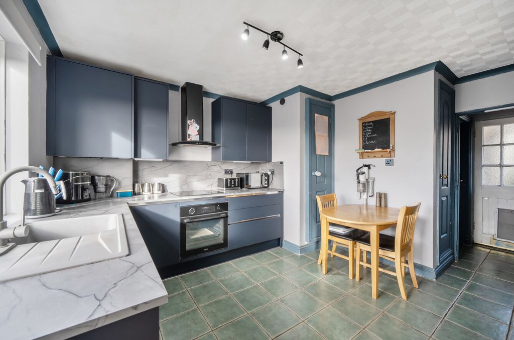 Property photo 2 of 14 1415450-4-6993370...