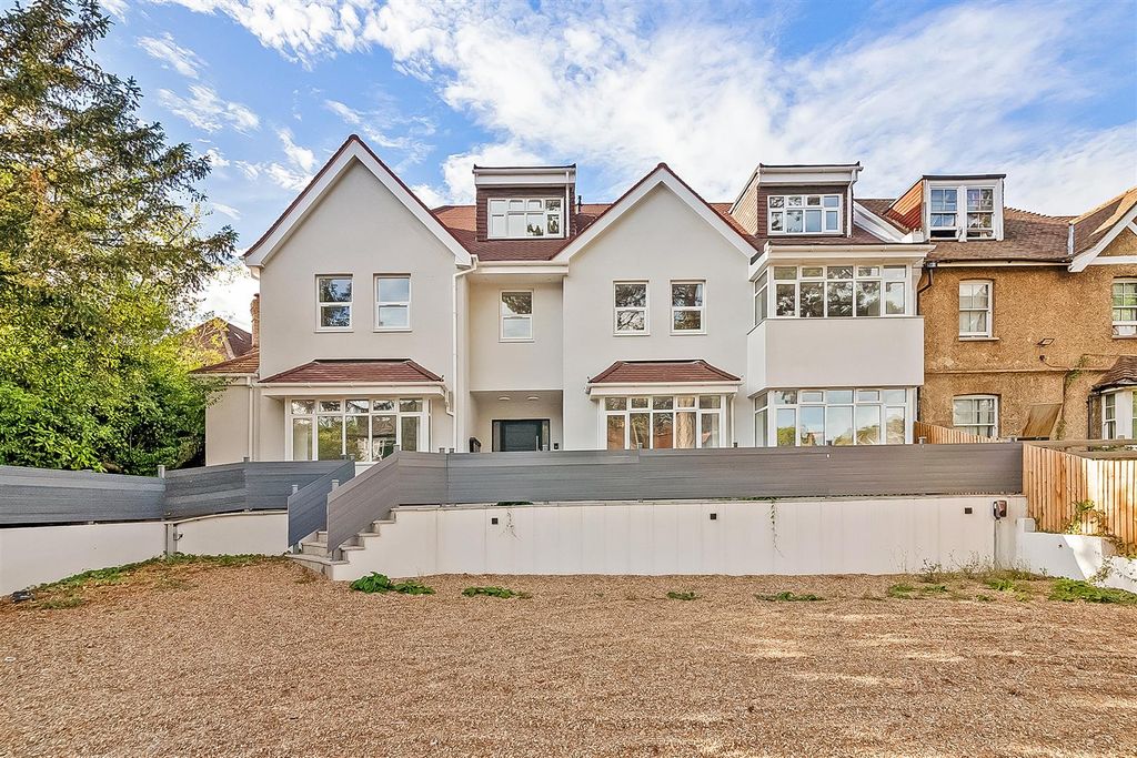 Property photo 1 of 10 Front
