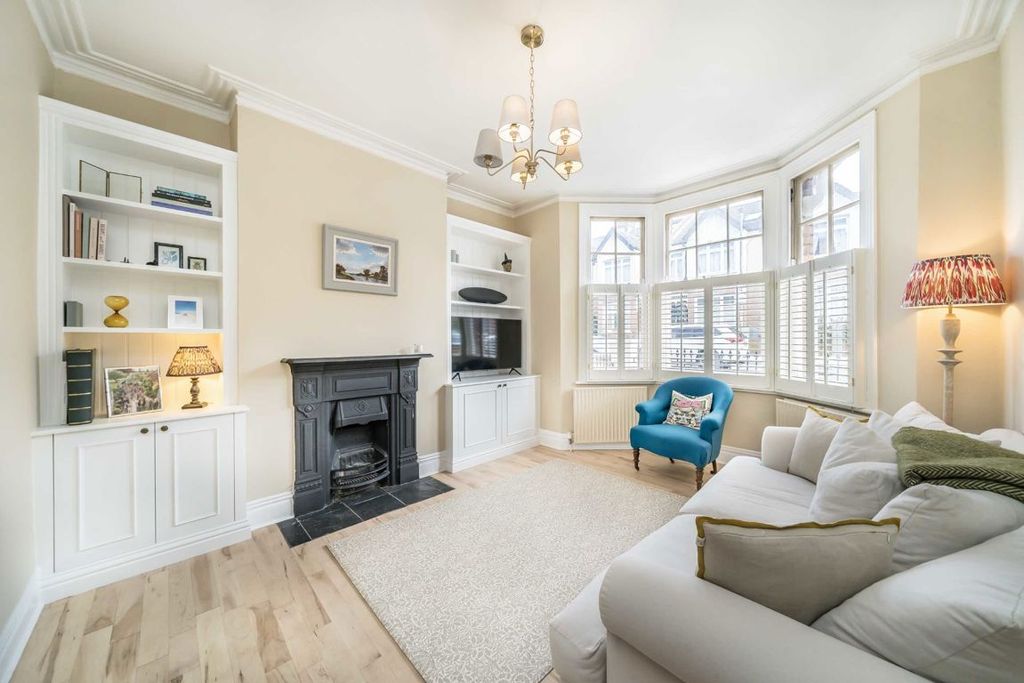 Property photo 2 of 8