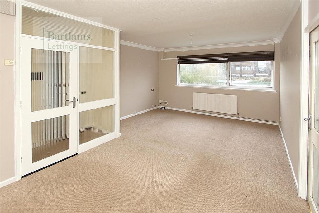 Property photo 3 of 7 Lounge