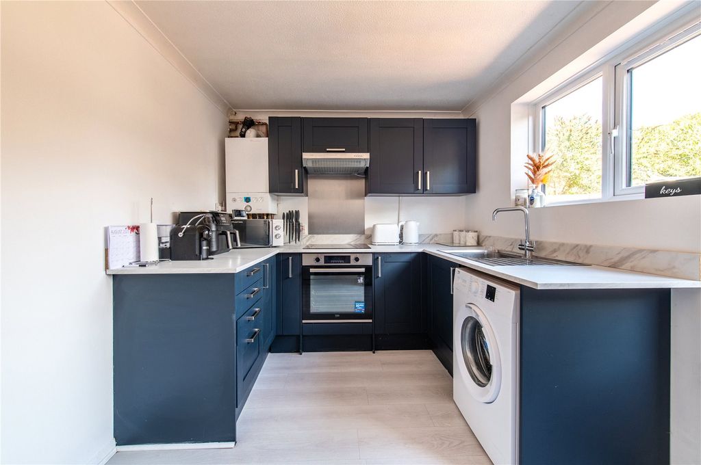 Property photo 3 of 19 Kitchen