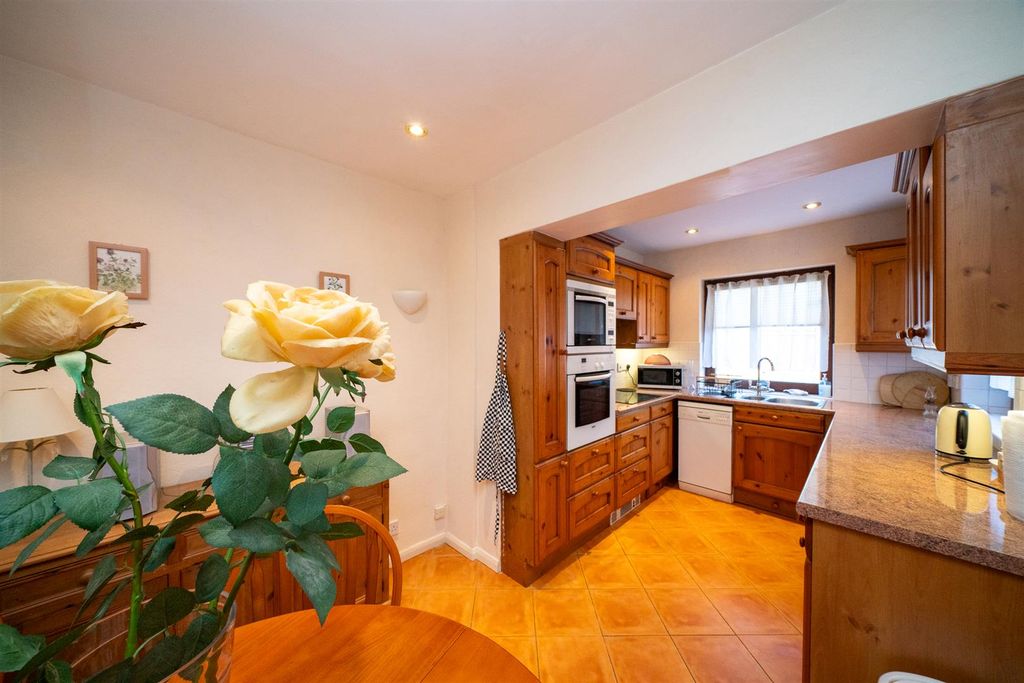 Property photo 3 of 18 Kitchen/Dining Room