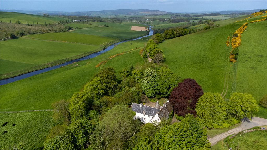 Property photo 3 of 24 Setting