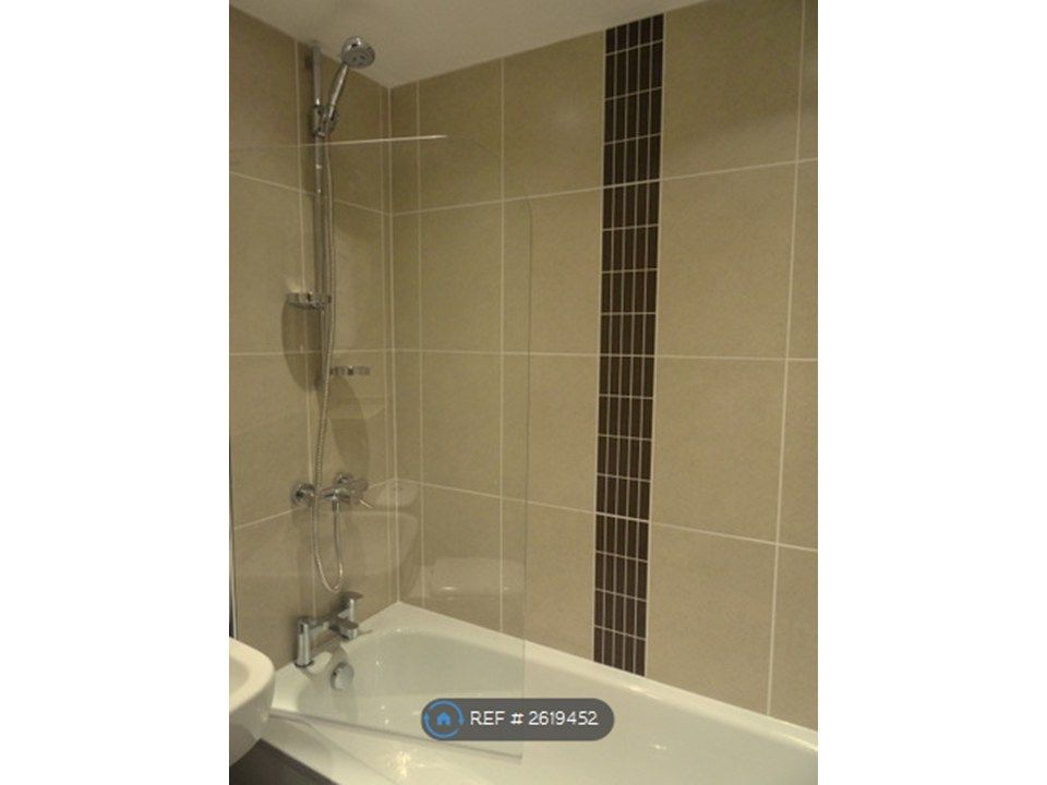 Property photo 3 of 9 Bathroom