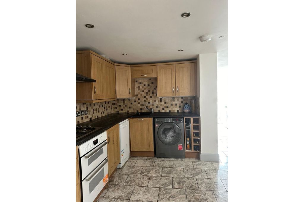 Property photo 2 of 14 Kitchen