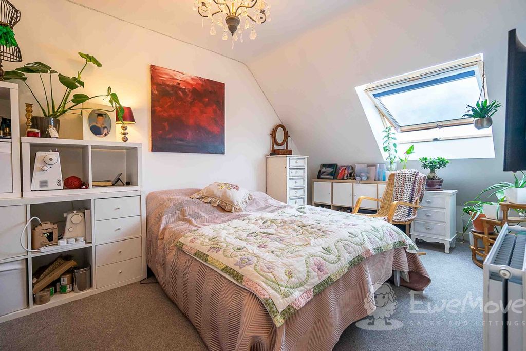 Property photo 3 of 8 Principal Bedroom