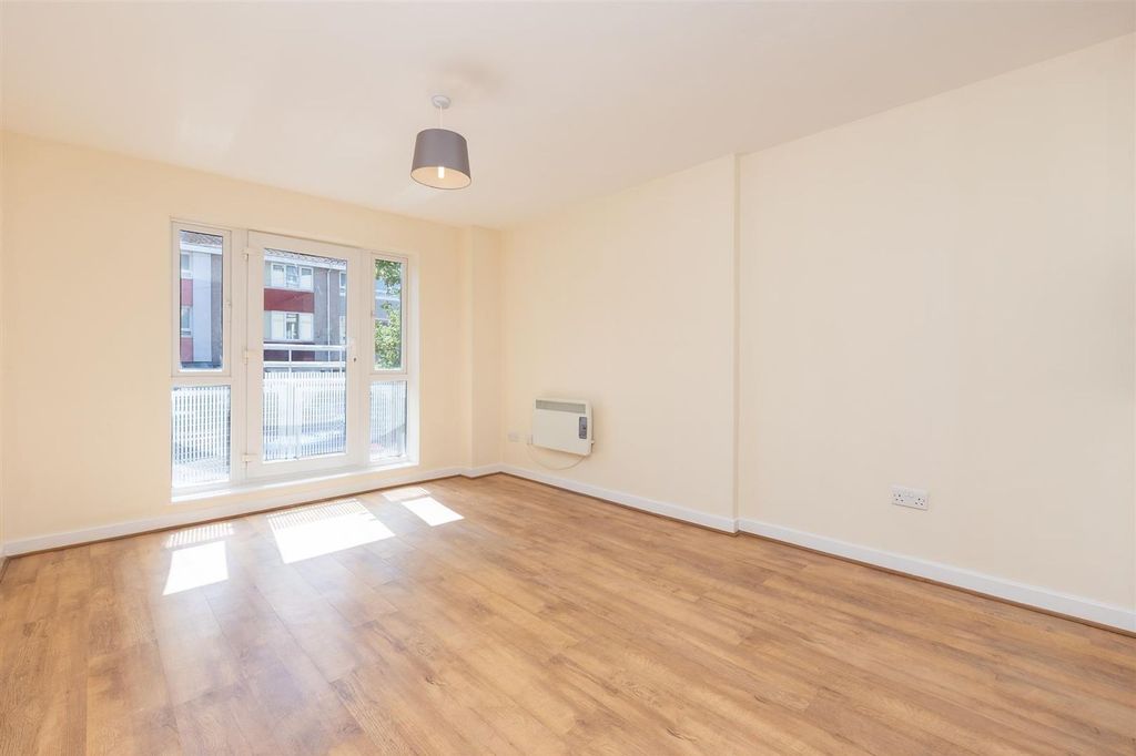 Property photo 3 of 27 32-City-View-Bs5-0Aa-3.Jpg