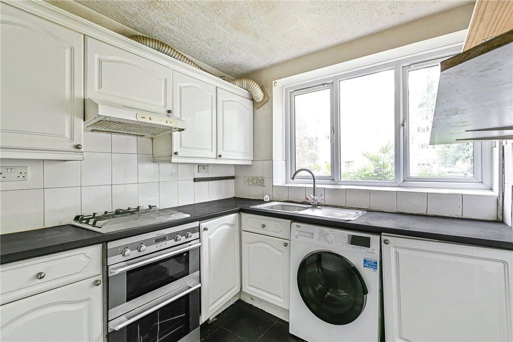 Property photo 3 of 11 Kitchen
