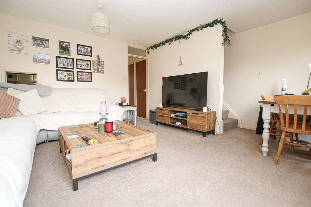 Property photo 3 of 9 Img_8763 Lvg.Jpg