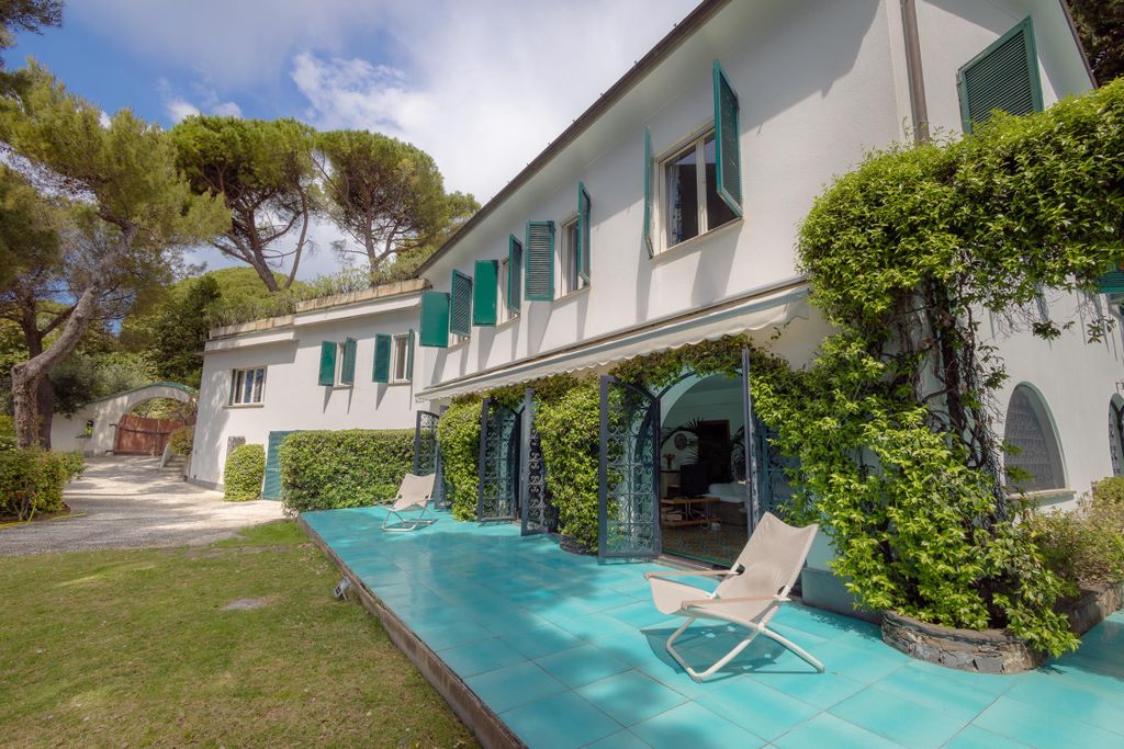 Property photo 1 of 34 7 Bedroom Villa With