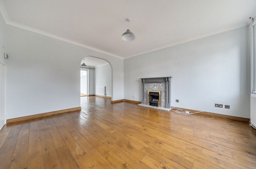 Property photo 2 of 22