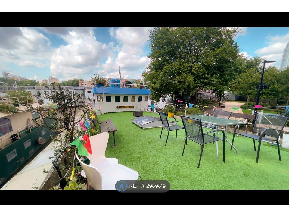 Property photo 1 of 19 A Shared Garden, Spanning About 60ft Length