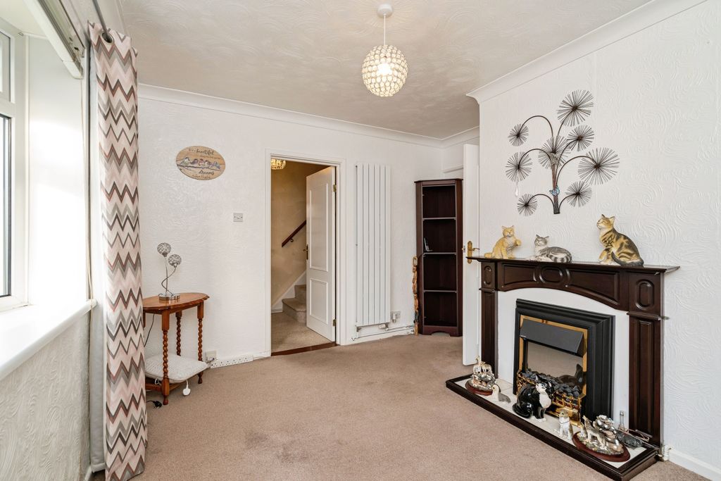 Property photo 2 of 20 Lounge