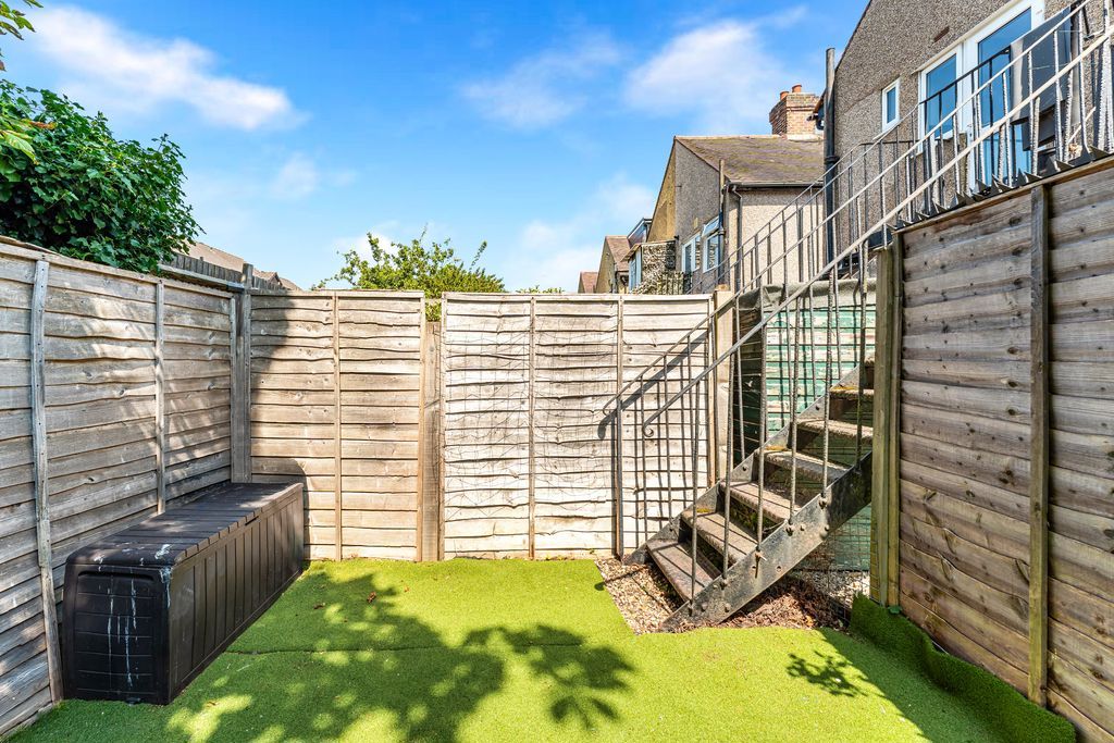 Property photo 2 of 19 Photo 13
