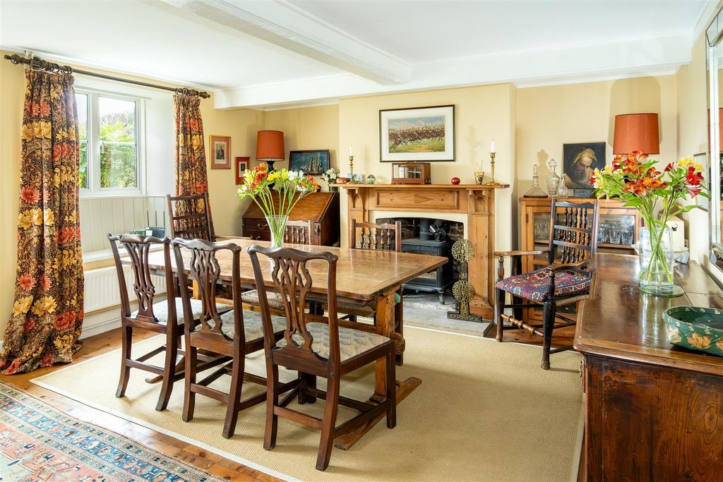 Property photo 3 of 18 Dining Room / Hall