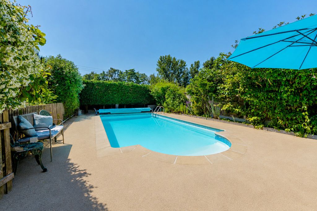 Property photo 1 of 35
