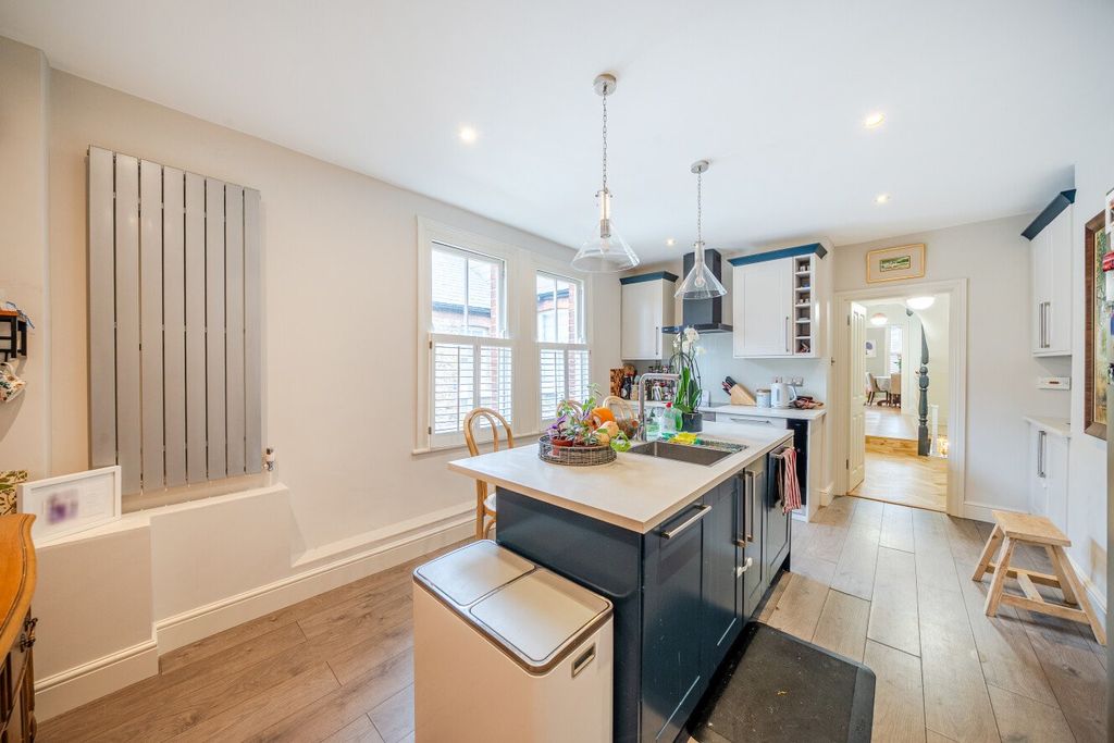 Property photo 2 of 18 Picture No. 12