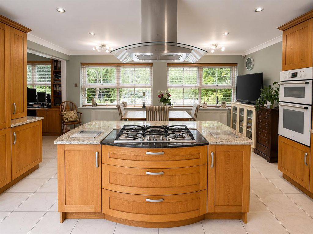 Property photo 3 of 27 Kitchen Island
