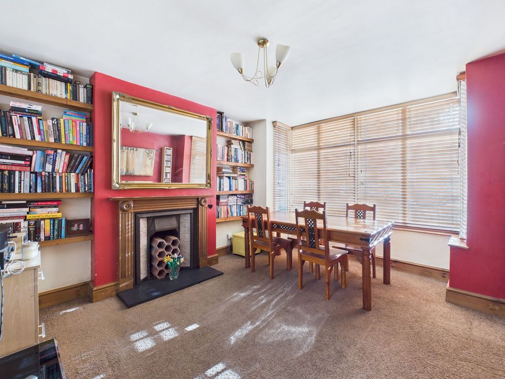 Property photo 3 of 18 Dining Room