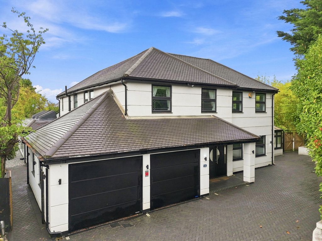 Property photo 1 of 32