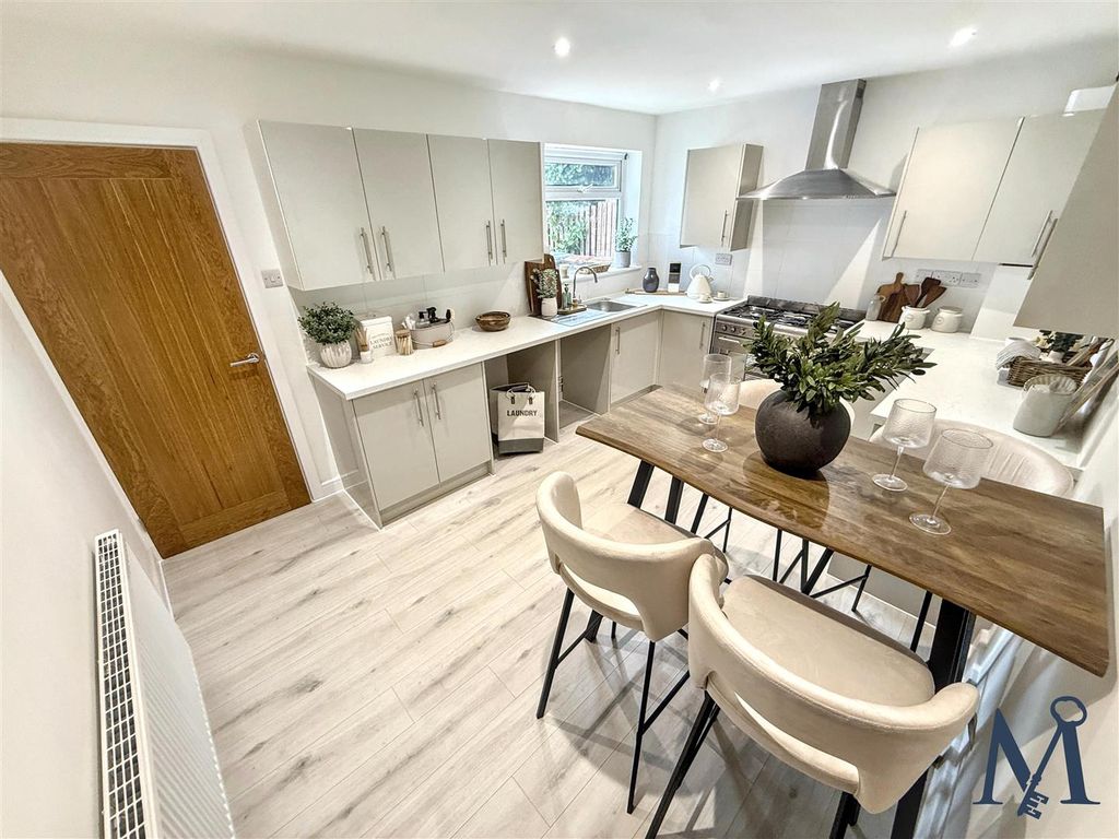 Property photo 2 of 22 Breakfast Kitchen