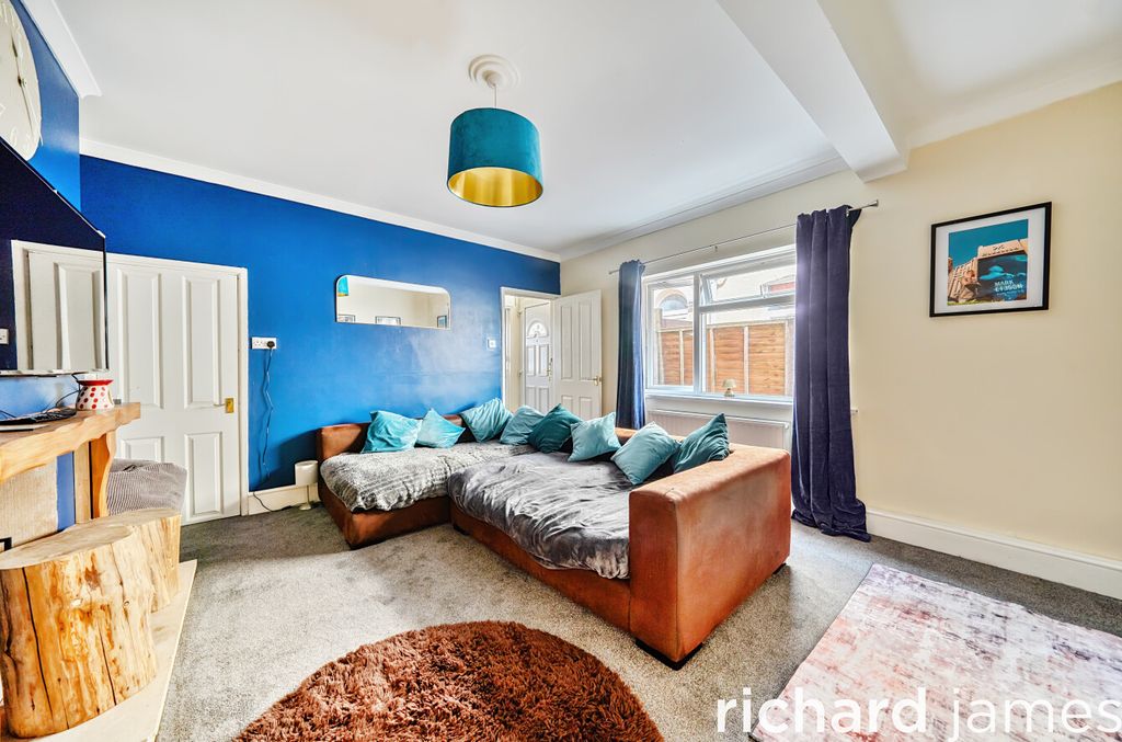 Property photo 3 of 12 40187Aeb5Df14Df298924F8d682334ee