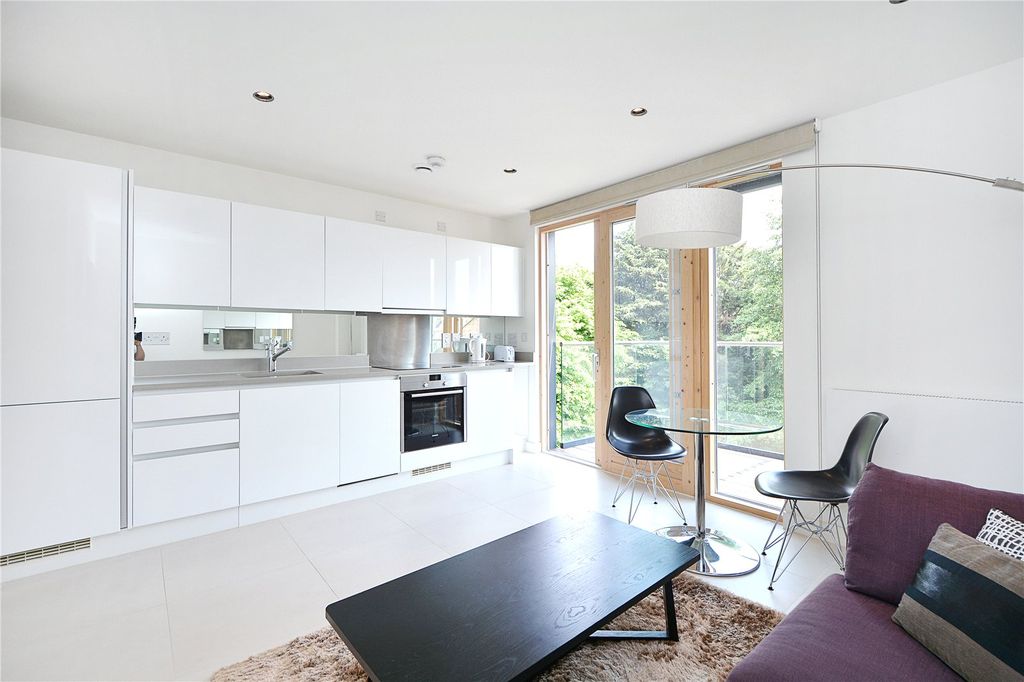 Property photo 3 of 12 Kitchen/Reception