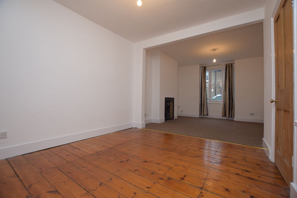 Property photo 3 of 9 Reception