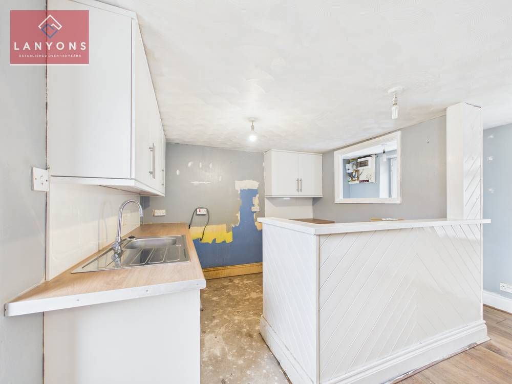 Property photo 3 of 12 Giraffe360-Still004