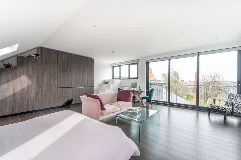 Property photo 3 of 34