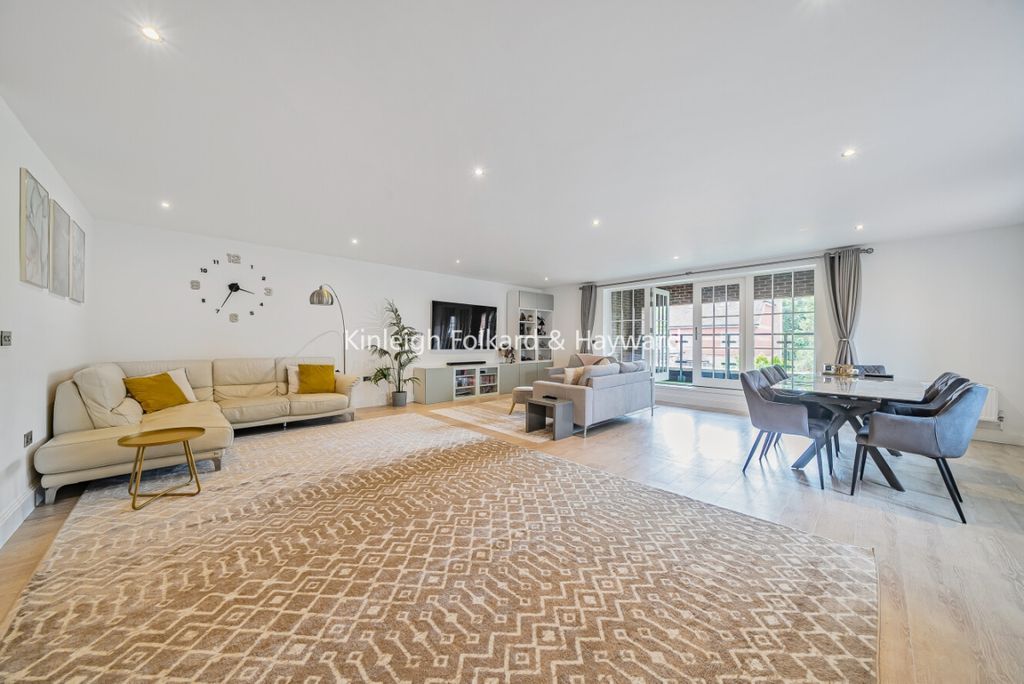 Property photo 3 of 11 A0E19Fbd-85Dd-4679-B