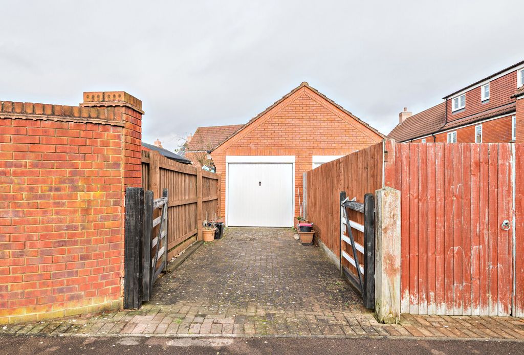 Property photo 3 of 13 1408806-17-698B0E...